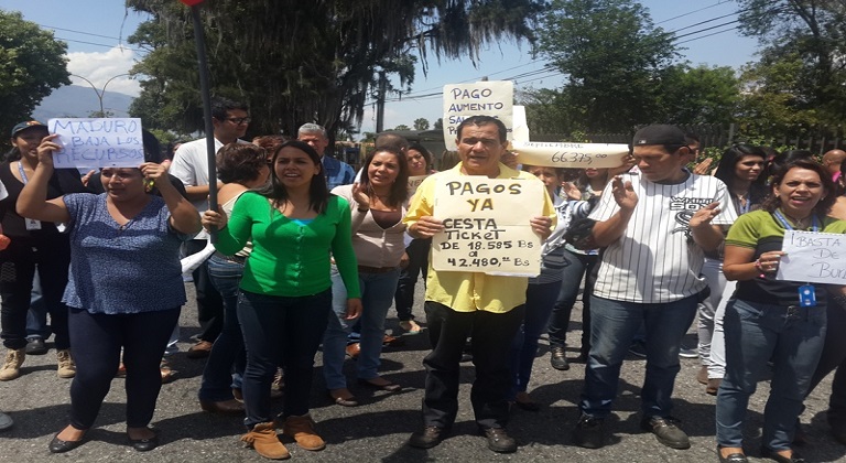 Trabajadores de la alcaldía de Libertador protestaran este lunes