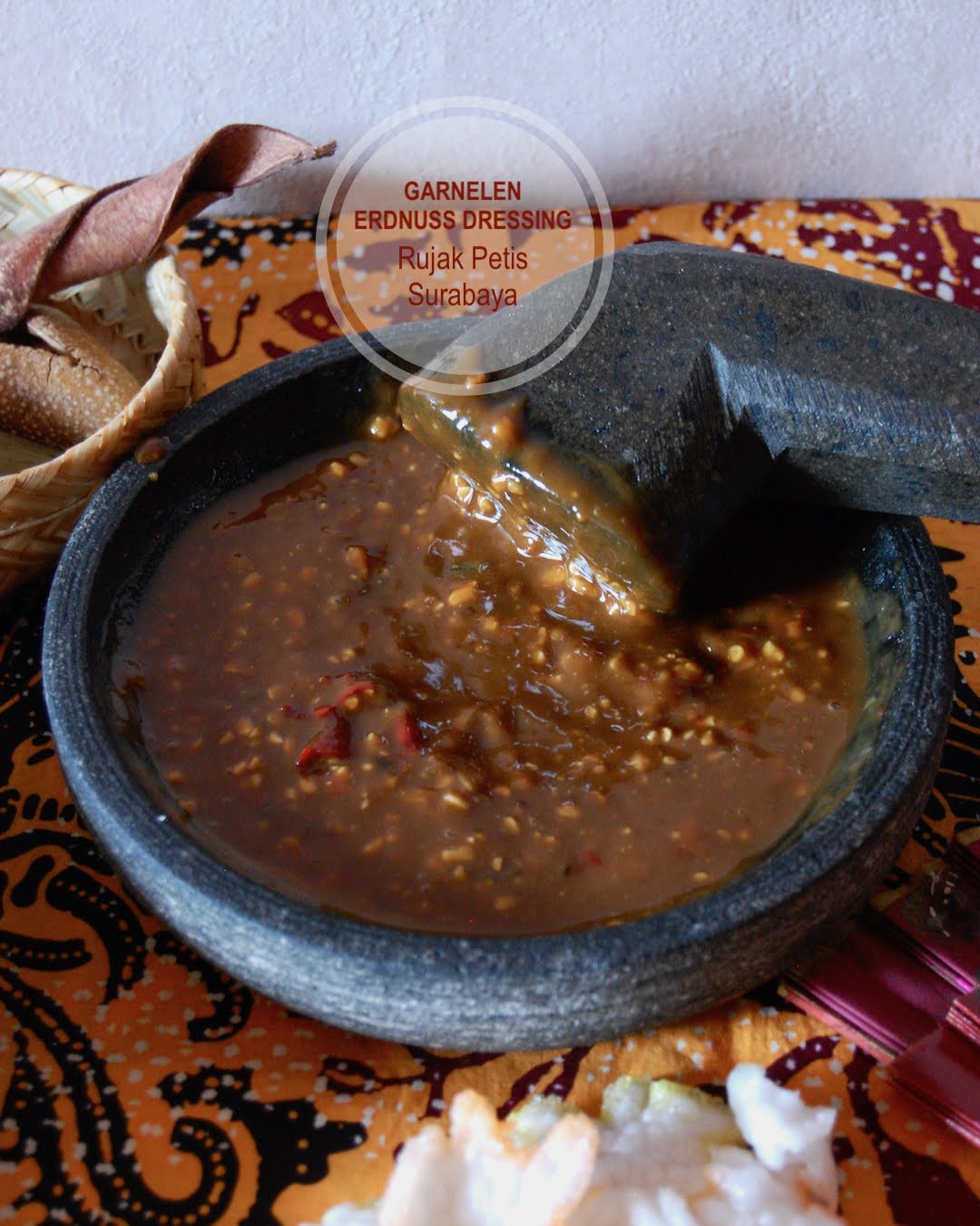 Rujak Petis, würzig-herzhaftes Erdnuss-Dressing für Gemüse