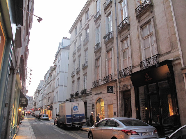 The main street down the Ile-de-la-Cité.