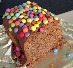 Schoko-Nuss-Kuchen mit Smarties