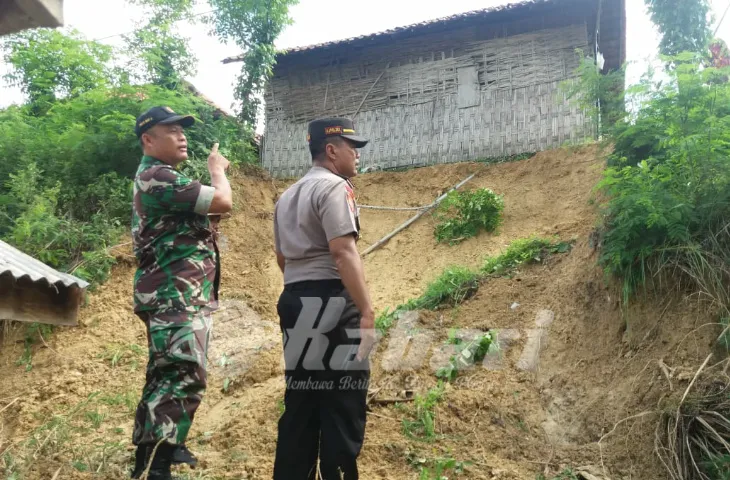 Tanggap Bencana, Koramil Batumarmar bersama Forkopimka Cek Lokasi Longsor