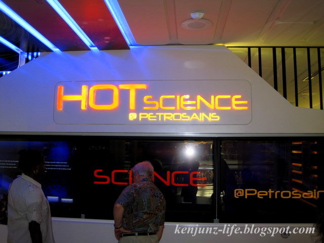 Junning into the Walks of Ken: Petrosains, The Discovery Centre 