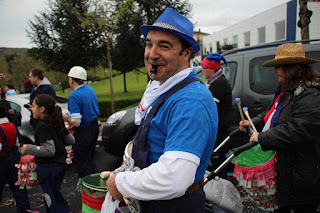 Desfile de disfraces de las fiestas de Lutxana