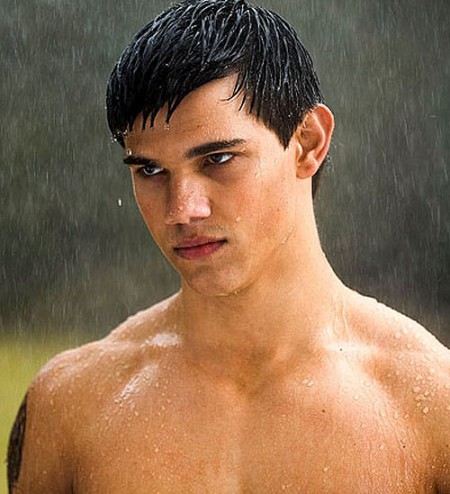 hot images of taylor lautner. taylor lautner gay. HEY !