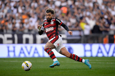 Flamengo 0 x 1 Corinthians: derrota em jogo pobre definido por erro fatal de Rodinei