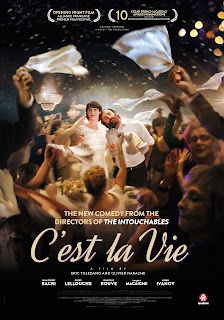 C'EST LA VIE. Cartel de Australia. Diseño: RYSK. C'EST LA VIE! Le sens de la fête. 2017. Francia, Canadá, Bélgica. Dirección: Eric Toledano, Olivier Nakache. Reparto: Jean-Pierre Bacri, Vincent Macaigne, Kévin Azaïs, Eye Haidara, Suzanne Clément, Gilles Lellouche, Judith Chemla, Jean-Paul Rouve, Benjamin Lavernhe. Alban Ivanov.