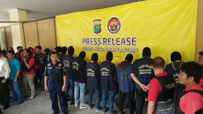 PESTA GAY DI GREBEK POLRES METRO JAYA DI KELAPA GADING JAKARTA UTARA..