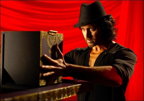 Hrithik and Aishwariya 'Guzaarish' show stills