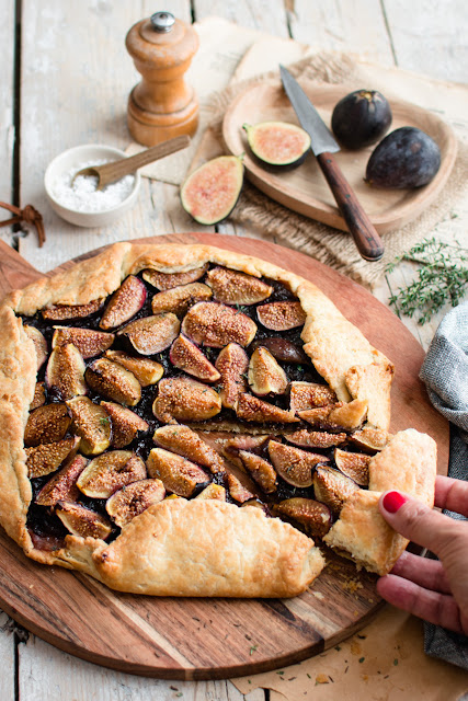 Tarte rustique aux figues et aux oignons rouges