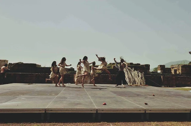 Θεατρική διαδρομή σε τρεις Μυκηναϊκές Ακροπόλεις στην Αργολίδα με τις «Βάκχες» του Ευριπίδη