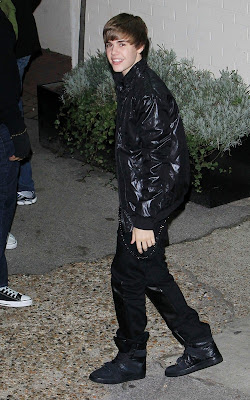 Justin Bieber out at Fountain Studios Photos