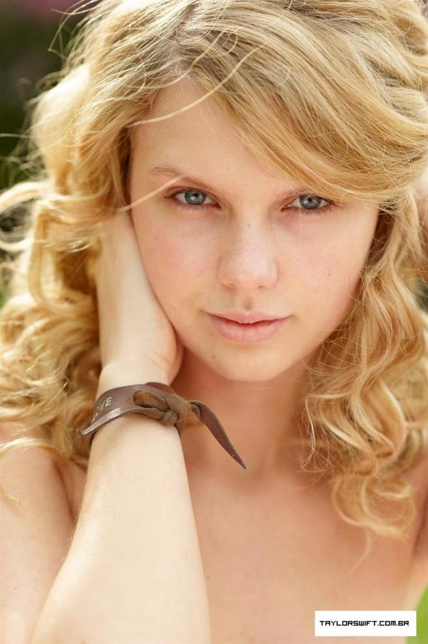 Taylor Swift No Makeup Photoshoot Taylor Swift is featured in the World's