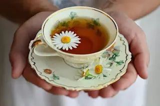 Chamomile drink ​The importance of using chamomile drink lies in calming the stomach, eliminating  nausea and vomiting, in addition to its contribution to strengthening the immune system  in order to prevent the causes of stomach cold.