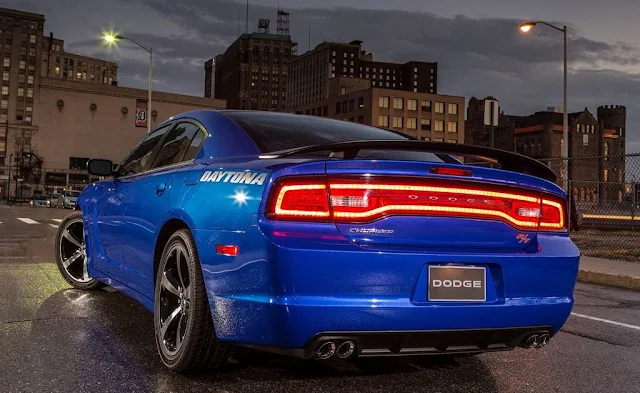 Dodge Charger Daytona perfil traseiro