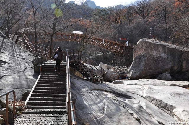 At Biseondae Rock in Seoraksan National Park