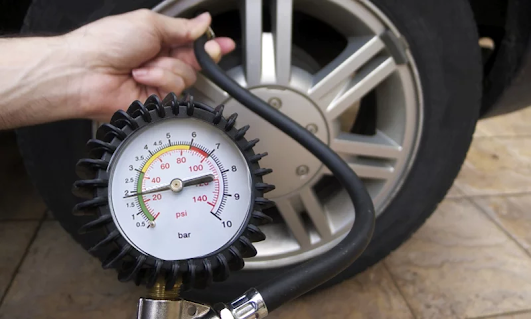 comment vérifier la pression des pneus ?