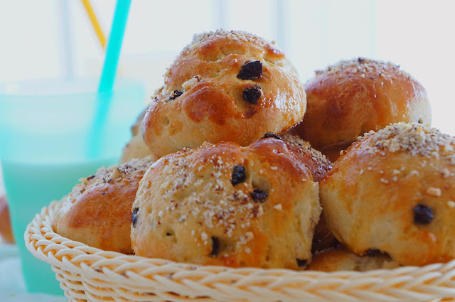 Raisin Buns