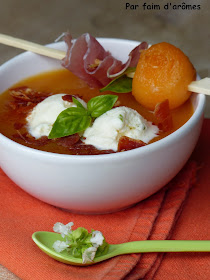 Soupe de melon, glace mozzarella basilic et pépites de jambon cru