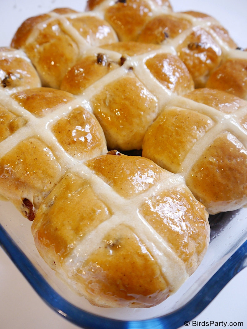 Hot Cross Buns - easy to make, delicious recipe to make for breakfast or Easter brunch perfect as dessert or snack too! by BirdsParty @BirdsParty #hotcrossbuns #easter #recipe #bread #easterrecipe #buns #breadrecipe #sweetbuns