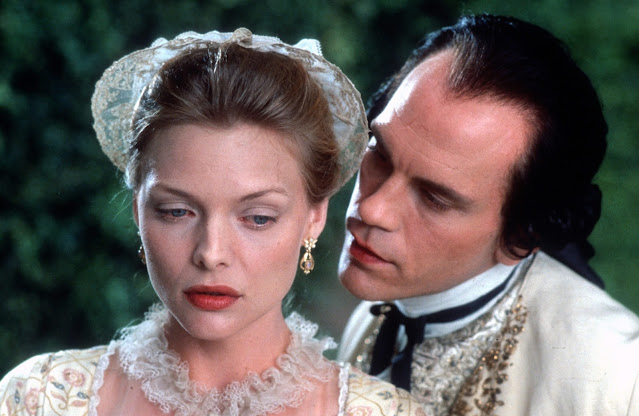 Madame de Tourvel (Michelle Pfeiffer) és Vicomte de Valmont (John Malkovich) a Veszedelmes viszonyok (1988) című film egyik jelenetében