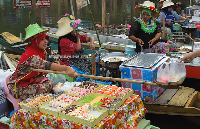 Food Sellers at Floating Market