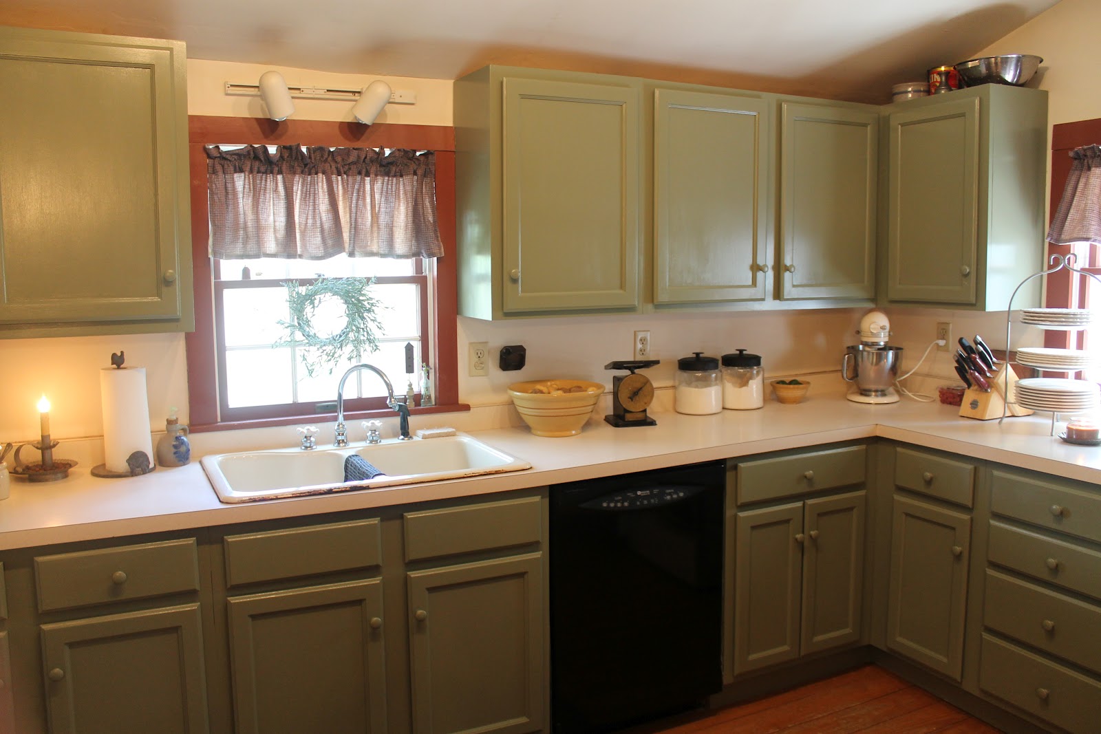 Colonial Farmhouse Kitchen Colors