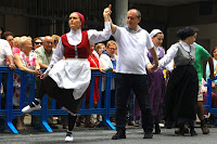 Misa y aurresku en el día grande de las fiestas de Barakaldo