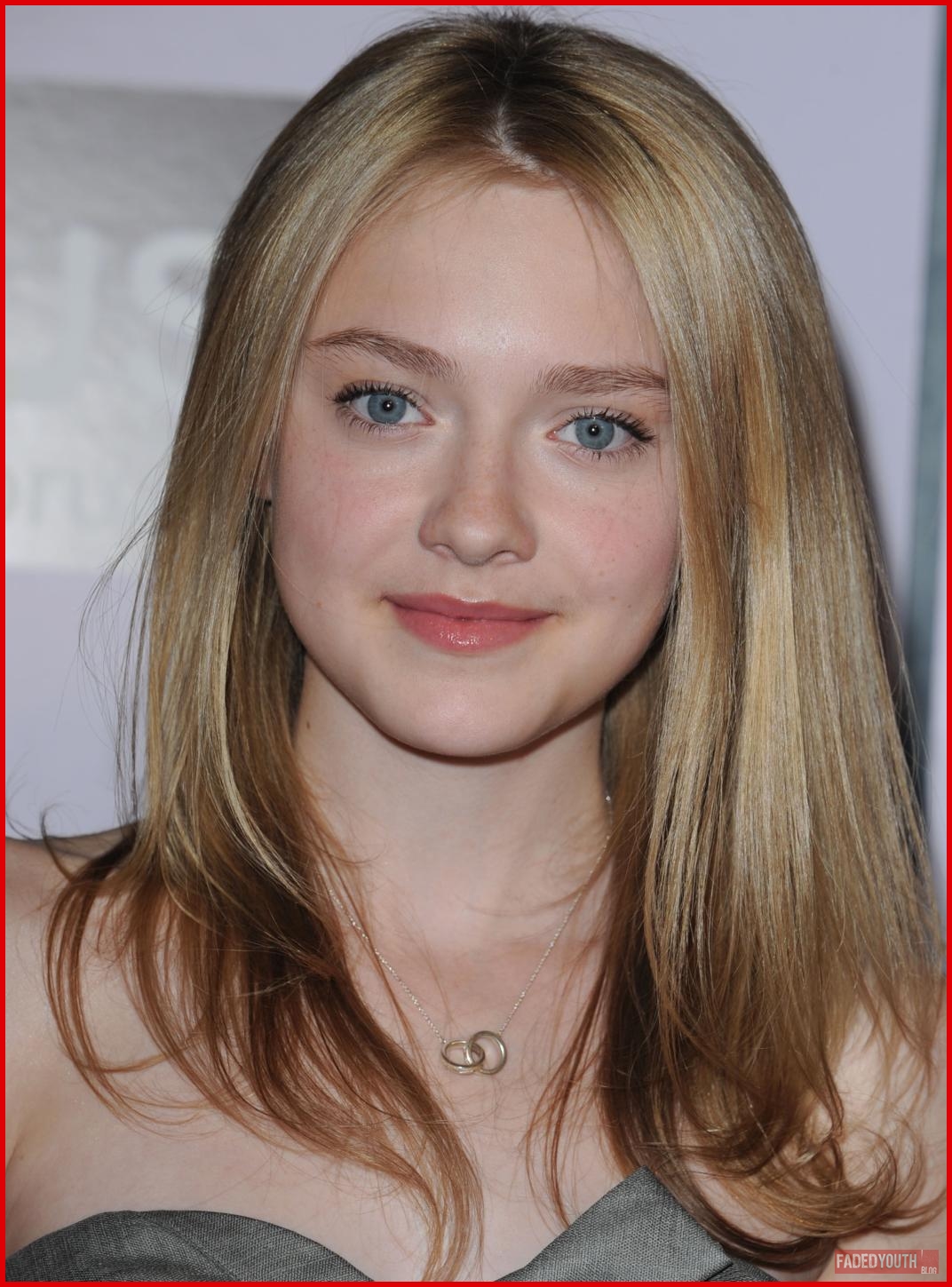 Dakota Fanning hot photo