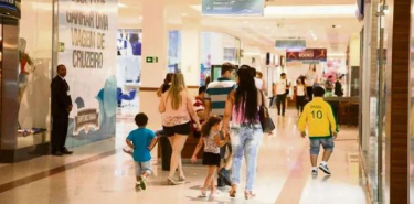 Homem é flagrado filmando partes íntimas de criança em shopping no RN; veja vídeo