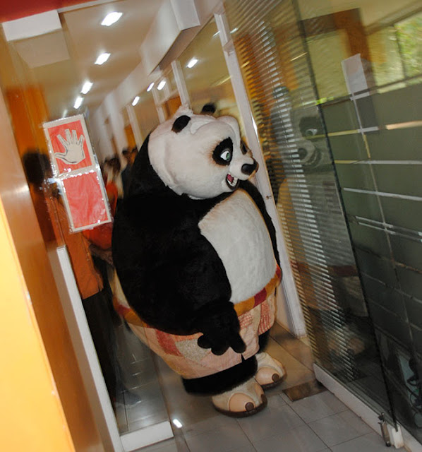 KUNG FU PANDA VISITS REDIFF OFFICE!  - KUNGFU PANDA IMAGES IN REDDIF ON HER VISIT - BOLLYWOOD NEWS