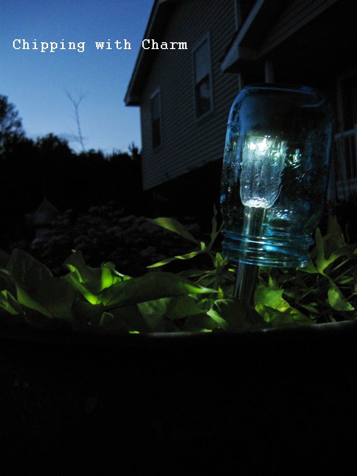 Chipping with Charm: Ball Jar Solar Lights...http://chippingwithcharm.blogspot.com/
