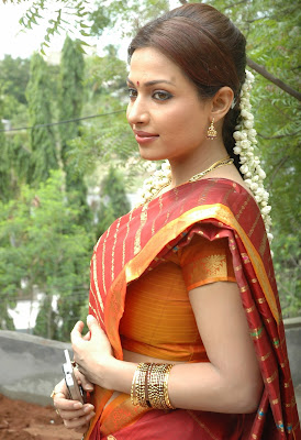 Actress Asha Saini (Flora/Mayuri) in Hot Saree HQ Photos Gallery