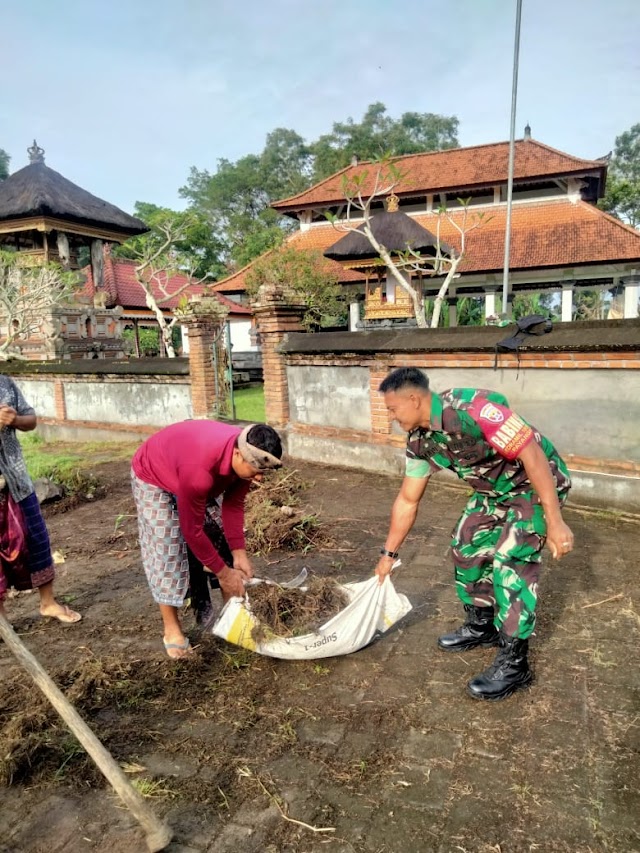 Kebersihan Lingkungan Babinsa Ajak Warga Bersih-Bersih