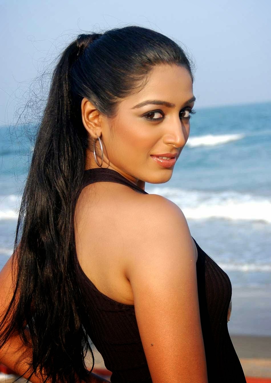 Padmapriya Janakiraman HD wallpapers Free Download