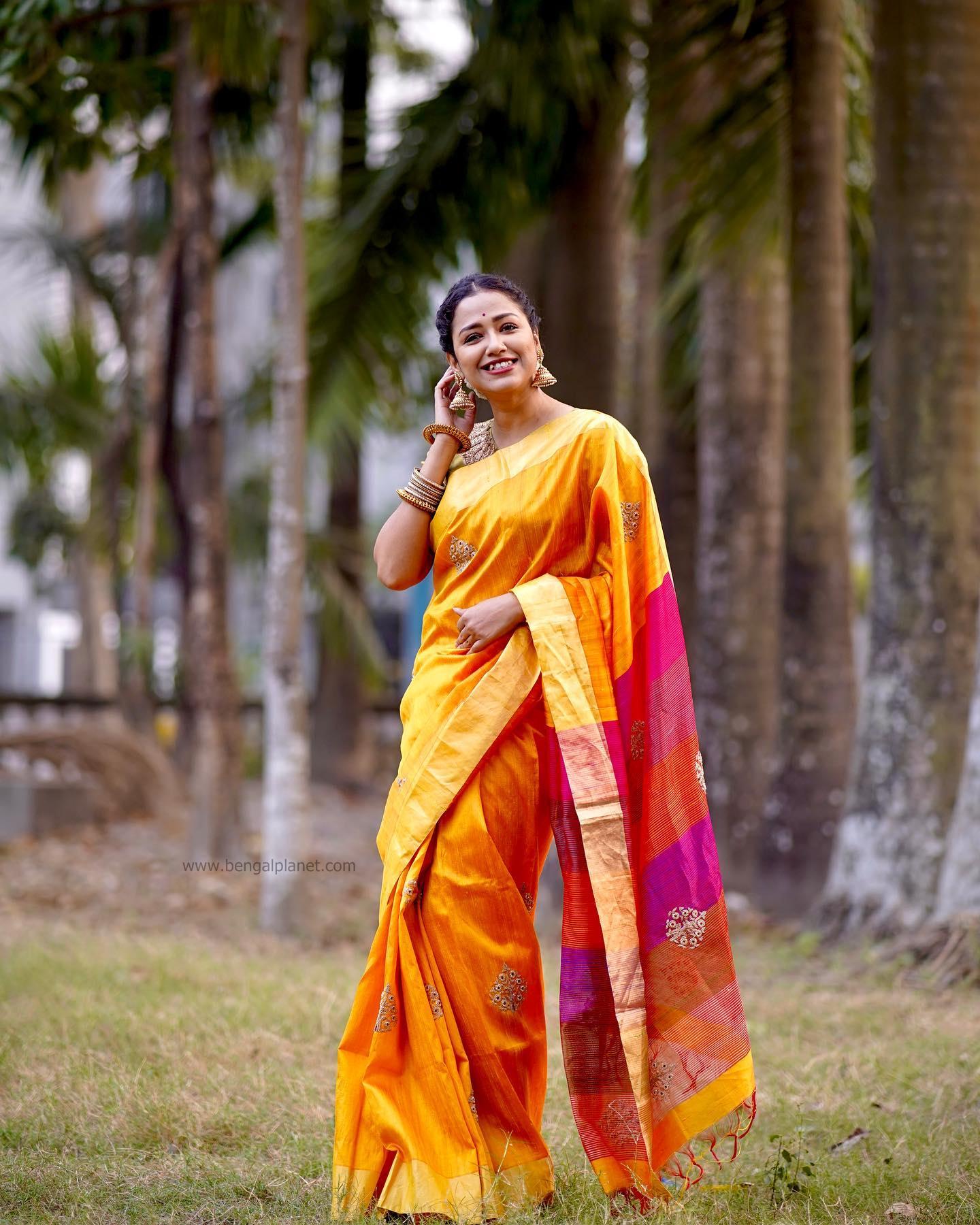 Sohini-Sarkar-cute-and-stunning-photoshoot-in-Saree-19-Bengalplanet.com
