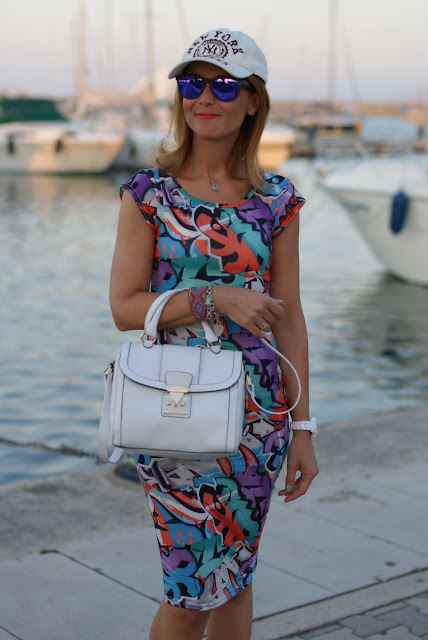 summer outfit, graffiti print dress, vero moda graffiti dress, Asos white bag, fashion and cookies, fashion blogger