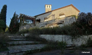 urbex-côte-d'azur-villa-piano-blanc-jpg