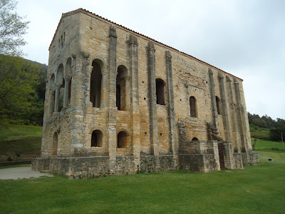 Fachada Sur SANTA MARÍA DEL NARANCO PRERROMÁNICO EN ASTURIAS ROMÁNICO EN EL CAMINO DEL SALVADOR 