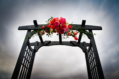 red and white beach wedding 02