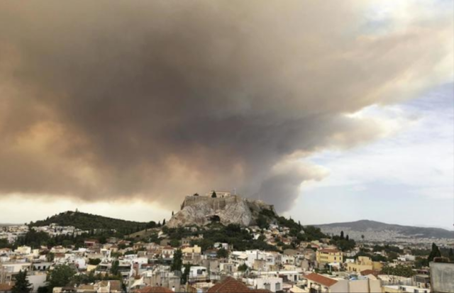  Grecia, inferno di fuoco ad Atene: si temono 100 morti