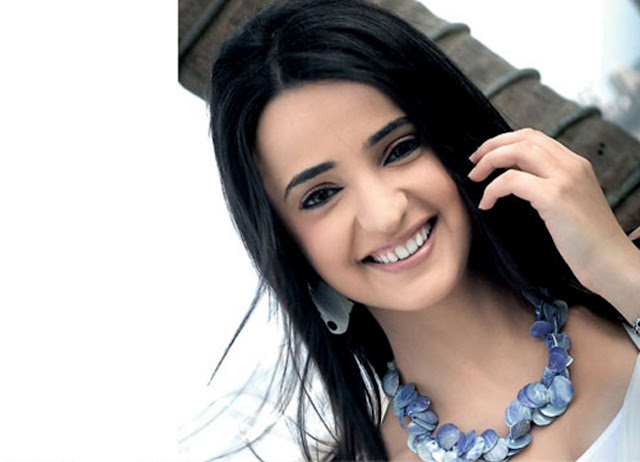 Sanaya Irani HD Wallpapers Free Download