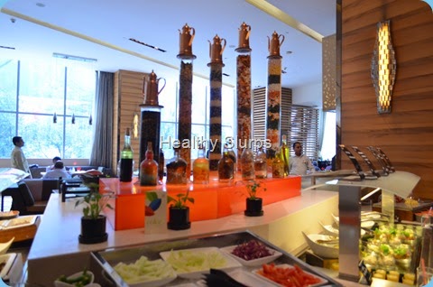 Cheerful Ambience @ Feast