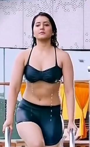 Rashi Khanna Sexy Photos in Swimwear comeout from the Pool
