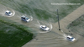 wallpaper japan tsunami. Waves of Flood in japan 2011