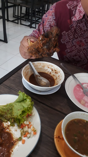 penampakan iga sop konro Daeng Dalle