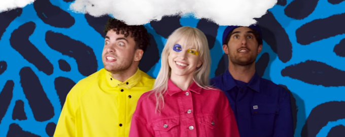 Paramore está de volta e mais indie do que nunca na nova e colorida “Hard Times”