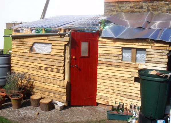 Relaxshacks.com: FIVE fab pallet sheds, huts, forts 