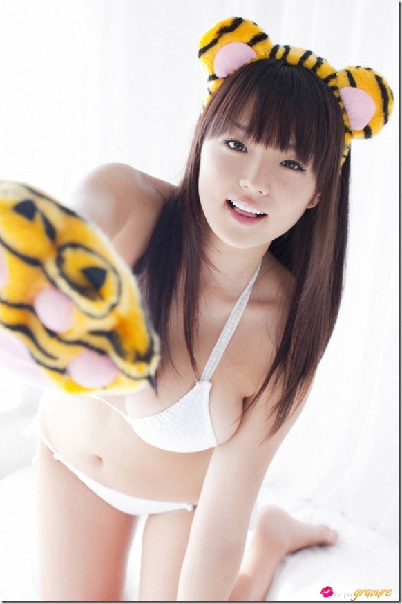Ai Shinozaki Round Bust Kitten_2