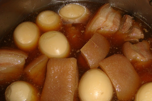 thit kho tau, thit kho hot vit, thịt kho tàu, thịt kho hột vịt, thịt kho, 