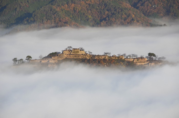 ปราสาททาเคดะ (Takeda Castle: 竹田城跡)